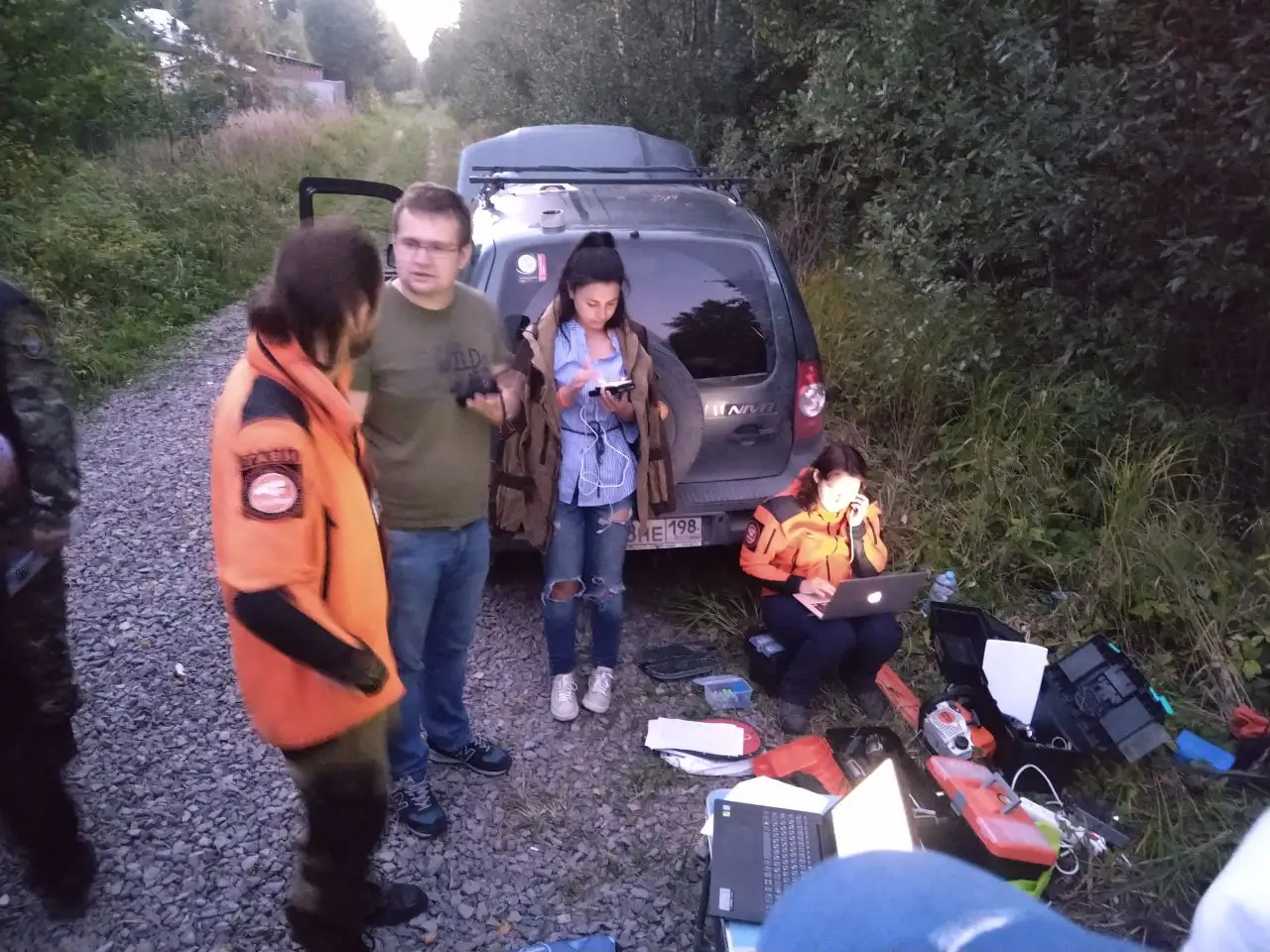 Спасатели ищут ребёнка в лесу Координаторы «ЛизаАлерт» на поисках ребёнка в лесу