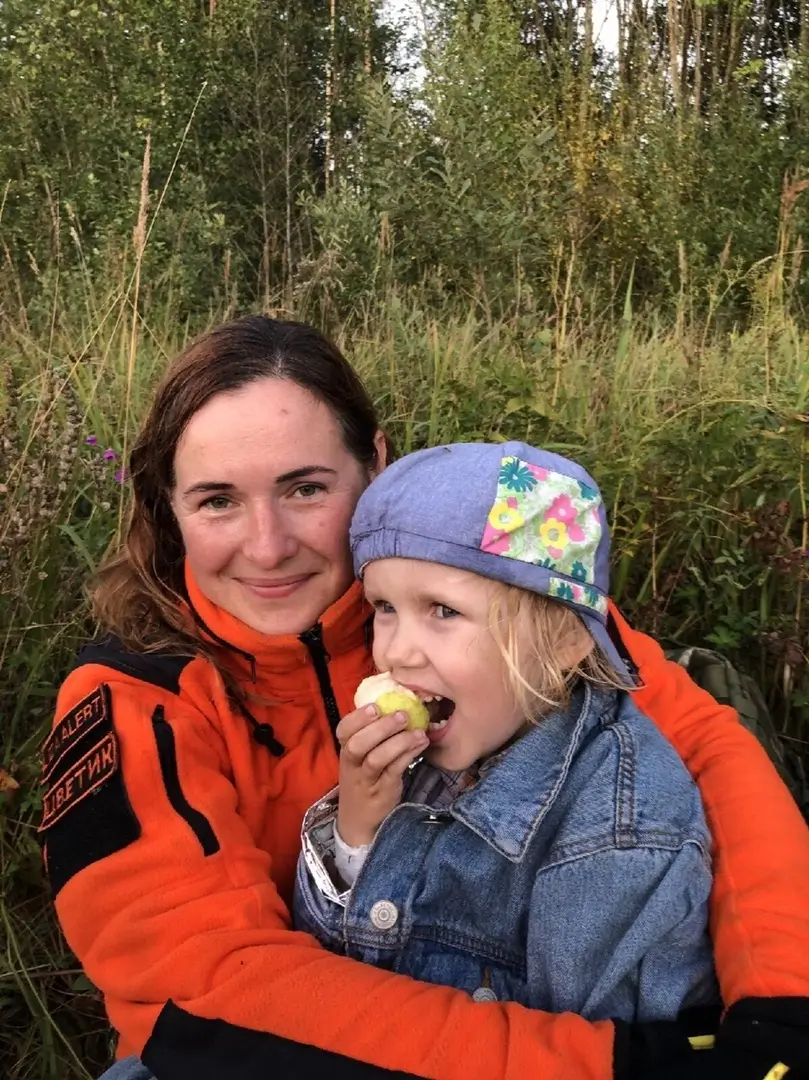 Спасатели ЛизаАлерт помогли найти девочку в лесу Как спасатели ищут детей в лесу