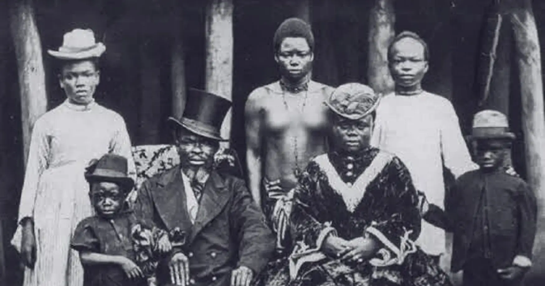 1910 год, богатый Либерийский торговец со своей семьей и слугами
