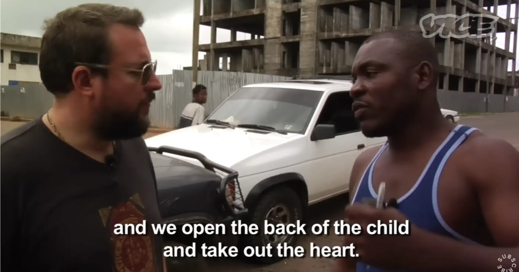 Генерал Голый зад рассказывает журналисту о жертвоприношениях, 2009 год